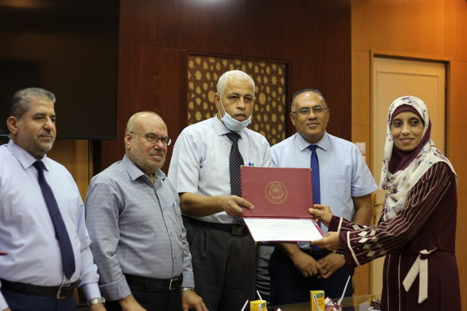 الجامعة الإسلامية تكرم المدرسين المشاركين في البرنامج التعليمي “مراجعات الثانوية العامة”