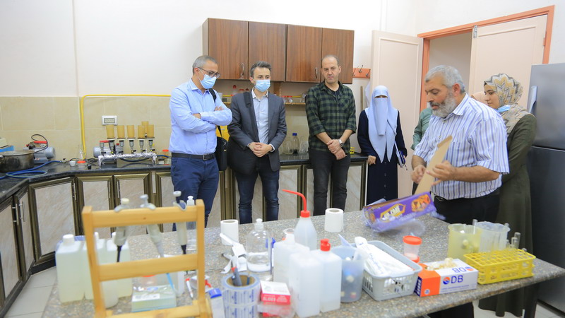 وفدان من الوكالة الفرنسية للتنمية وسلطة المياه الفلسطينية في زيارة لمركز الدراسات البيئية والريفية