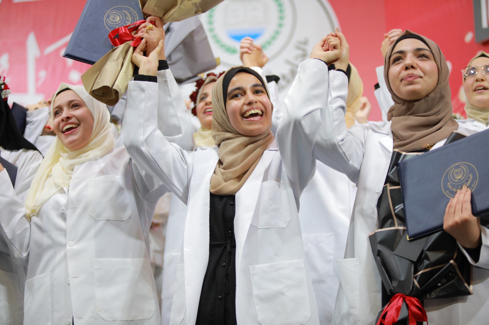 الجامعة الإسلامية تستكمل تخريج طلاب كلية التمريض وتخرج طلبة كلية العلوم الصحية