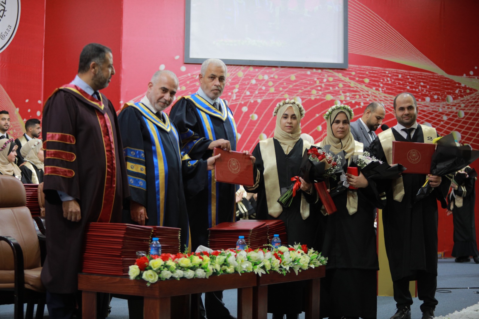 الجامعة الإسلامية تخرج دفعة جديدة من طلبة كلية تكنولوجيا المعلومات في تخصصي الحوسبة المتنقلة وتطبيقات الأجهزة الذكية وعلم الحاسوب