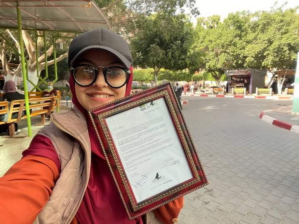 الخريجة “آية المتربيعي” وصلت للعالمية من وحي أحلامها البسيطة