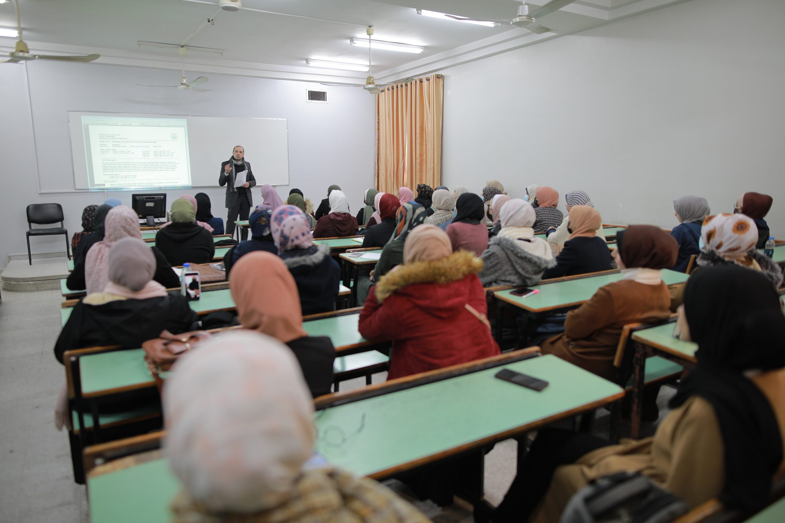 بدء الفصل الثاني من العام الدراسي 2021/2022 في الجامعة الإسلامية