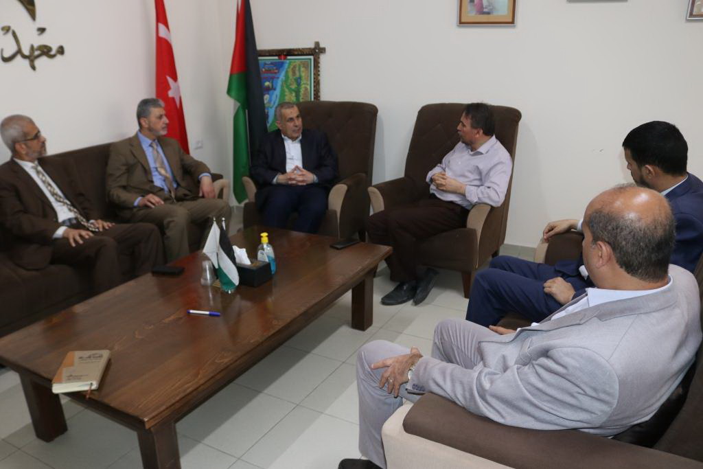 بحث سبل التعاون المشترك بين مركز “إرادة” ومعهد الأمل للأيتام بغزة