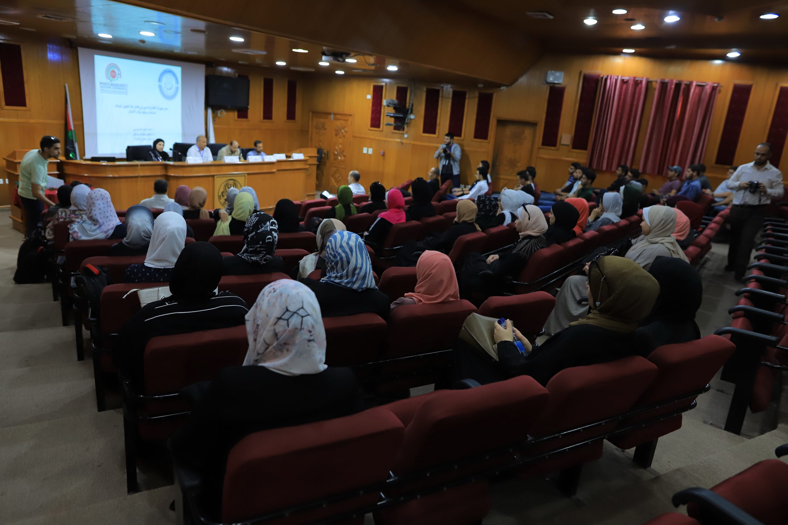 تواصل فعاليات المؤتمر العلمي الفلسطيني لطلبة الدراسات العليا 2022 لليوم الثاني في الجامعة