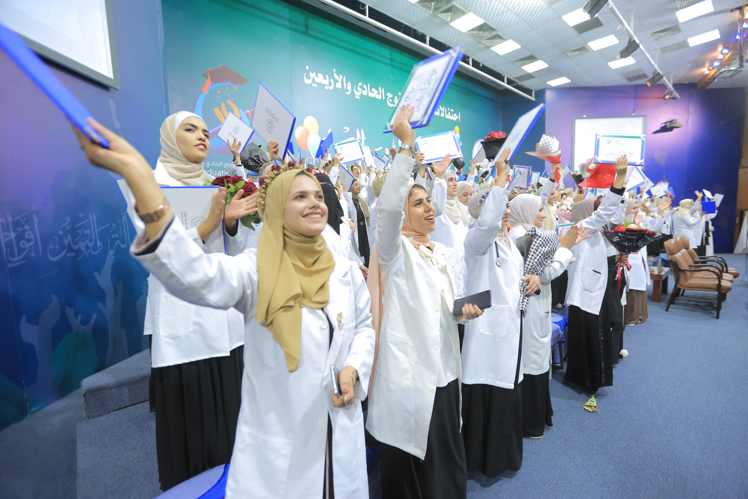 تواصل تخريج طالبات التمريض العام ضمن احتفالات الفوج الحادي والأربعين في الجامعة الإسلامية
