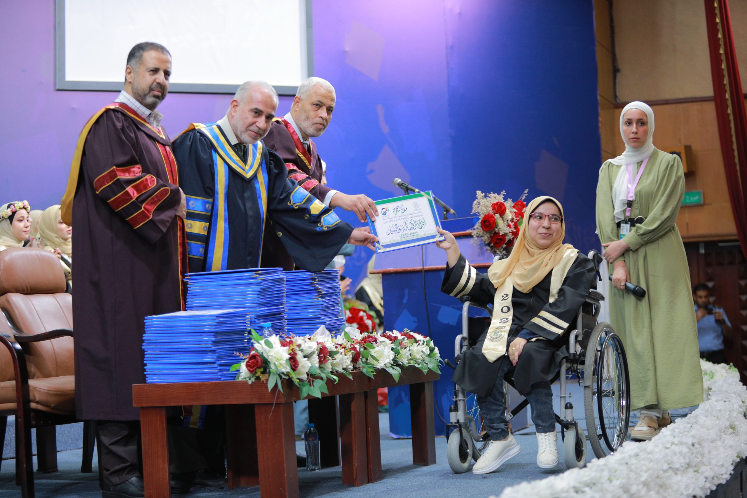 تخريج دفعة جديدة من طلبة كلية تكنولوجيا المعلومات في الجامعة الإسلامية