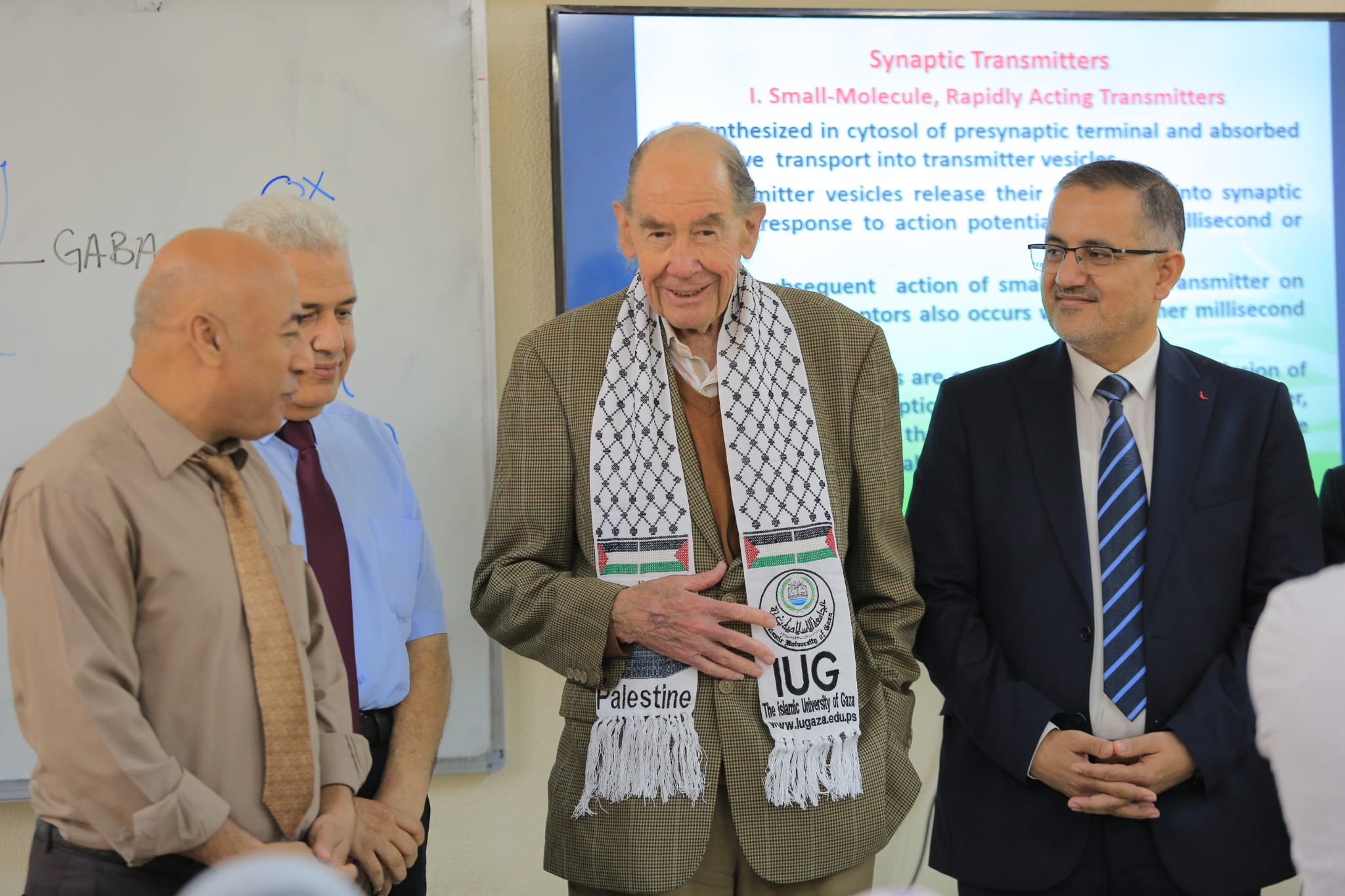 Former President of Royal College of Surgeons of England visits Faculty of Medicine and lauds its advancement and students