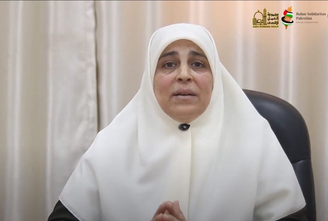 أكاديمية من كلية التربية تشارك في فعاليات شهر التضامن مع الشعب الفلسطيني في أندونيسيا