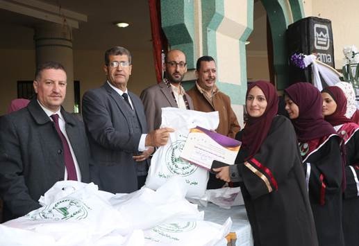 مجلس الطالبات بفرع الجامعة جنوب قطاع غزة يكرم طالبات الامتياز