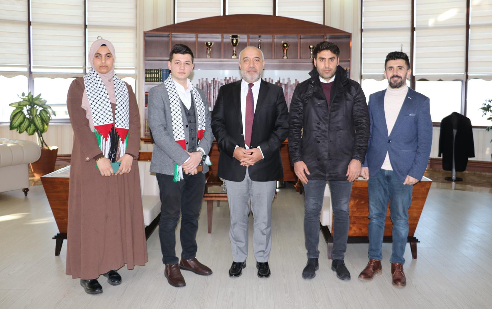 رئيس جامعة موش ألب أرسلان يكرّم طلبة التبادل من الجامعة الإسلامية