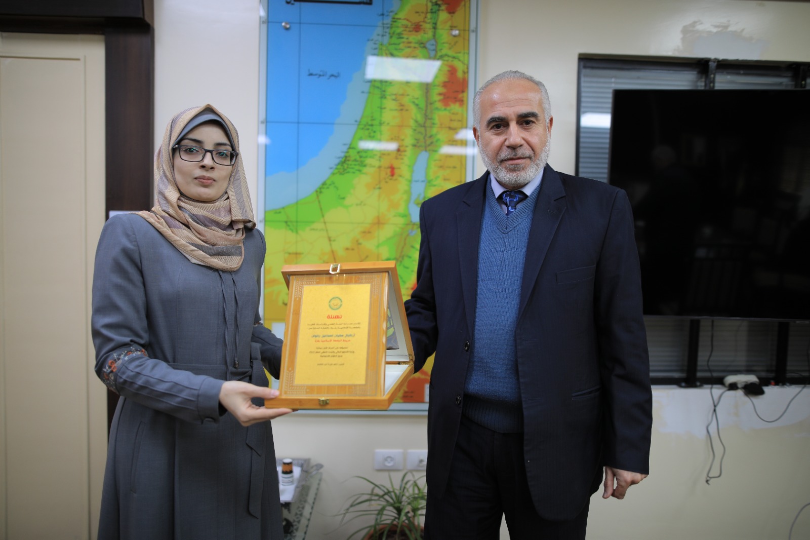 Honoring IUG alumnus for winning first place in 2022’s Ministry of Higher Education and Scientific Research’s Award