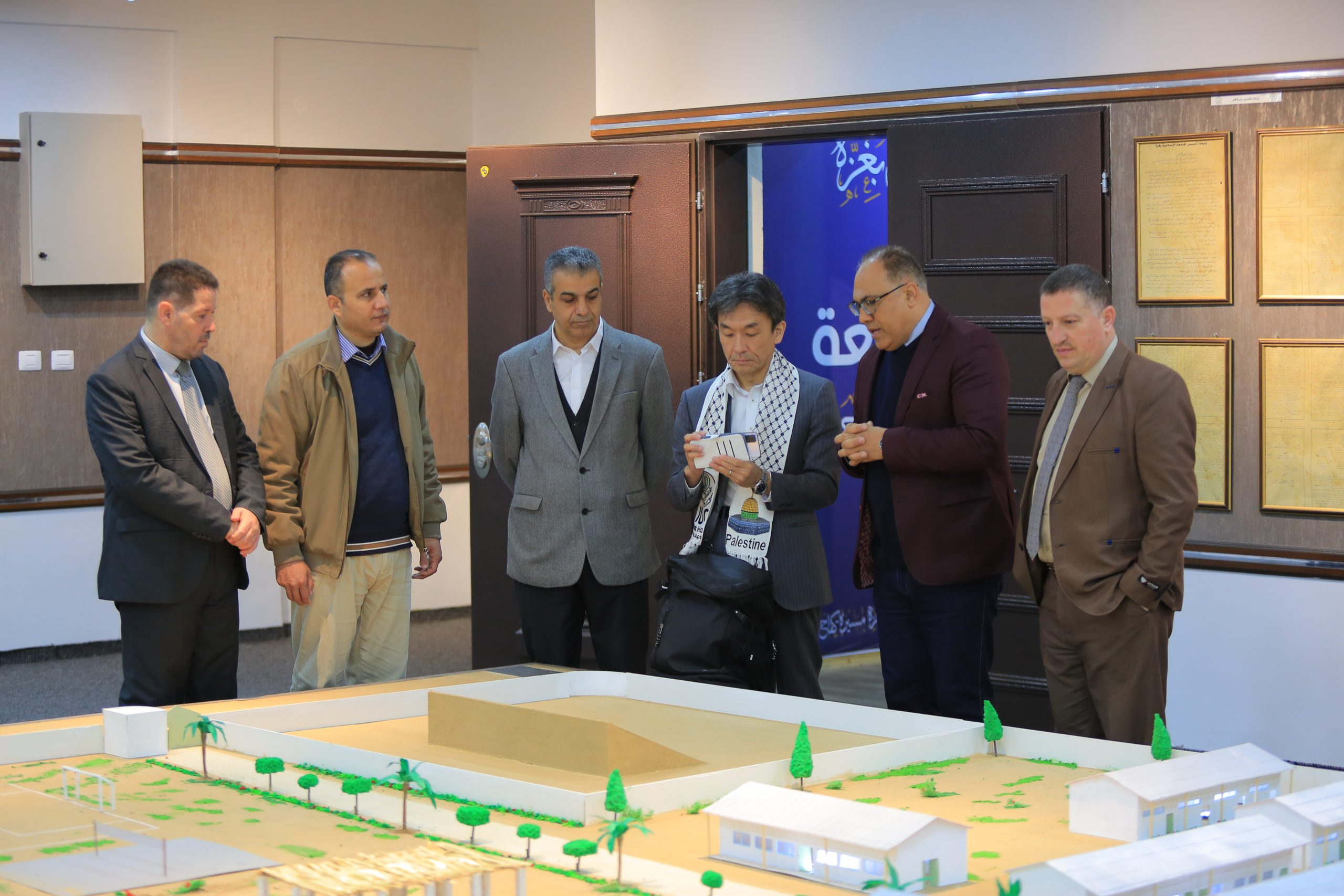 Japanese expert Professor Hideaki Shinoda visits Islamic University of Gaza