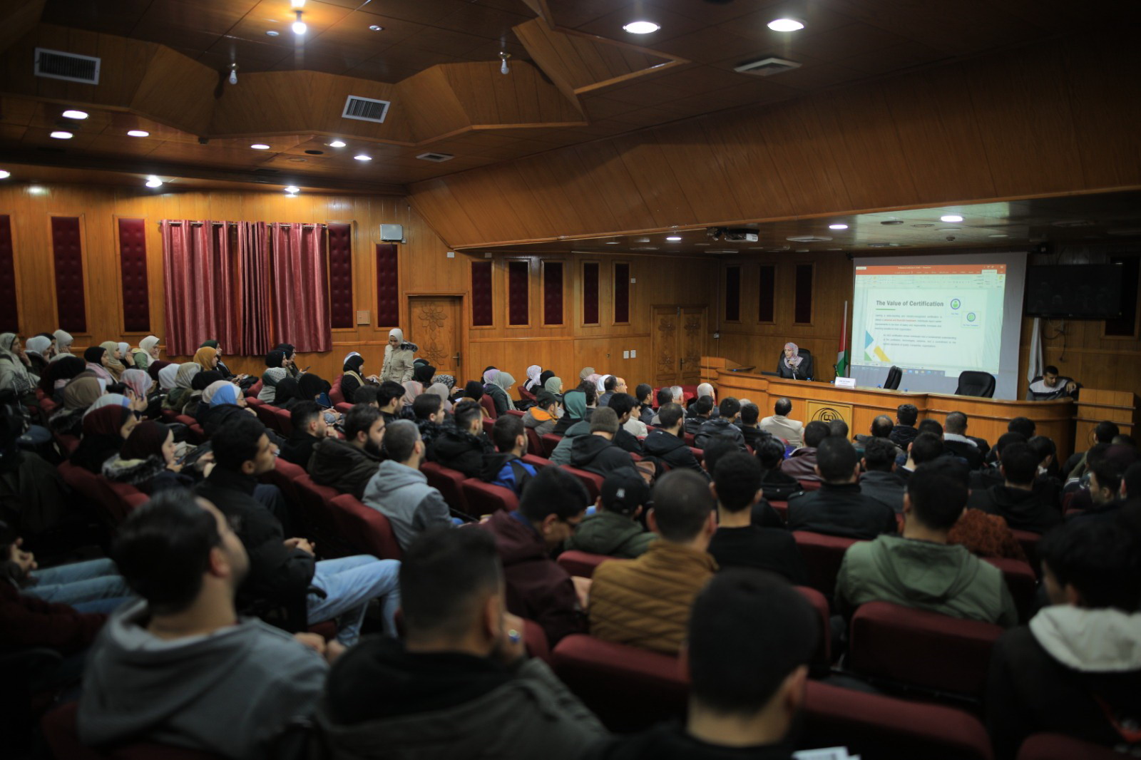 قسم الهندسة الكهربائية ينظم يوماً دراسياً حول التطورات التكنولوجية الجديدة للهندسة الكهربائية