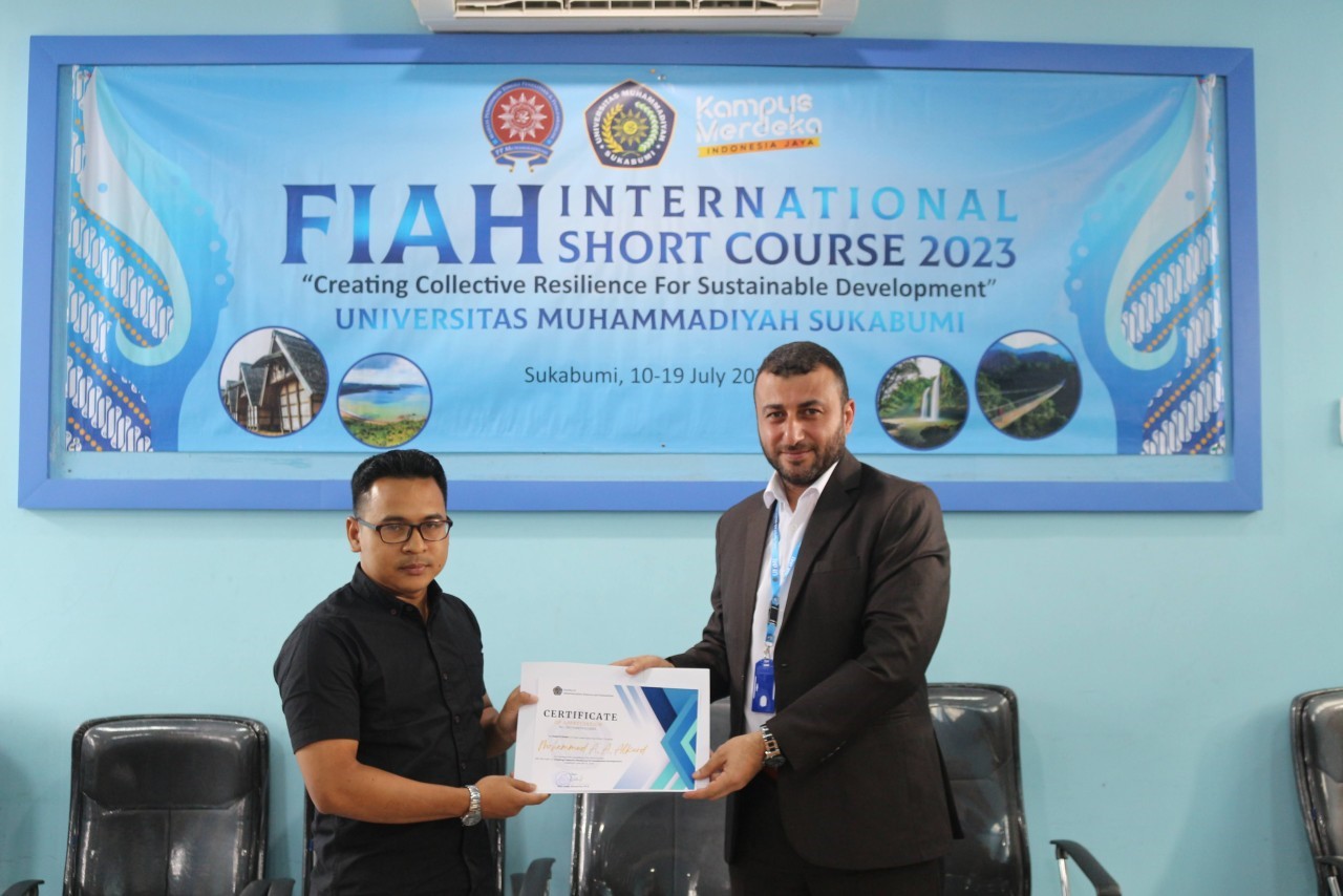اداري من الجامعة ينهي برنامج تدريبي دولي في مجال التنمية المستدامة بجامعة ساكابومي المحمدية في أندونيسيا