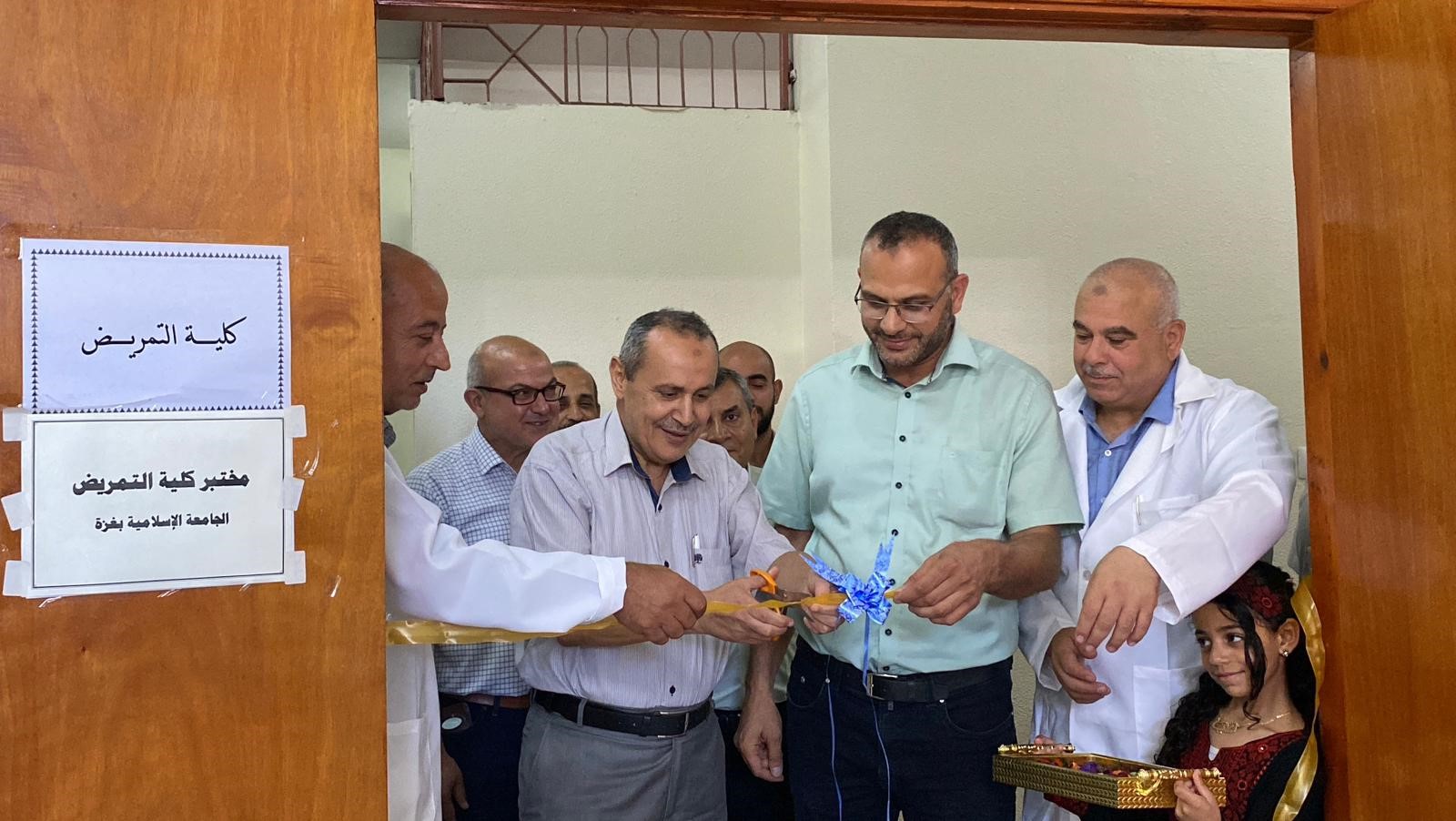 توقيع مذكرة تفاهم بين الجامعة وأكاديمية تجمع الأطباء الفلسطينيين في أوروبا بشأن تنفيذ مشروع المختبر المصغر لقسمي التمريض العام والقبالة القانونية