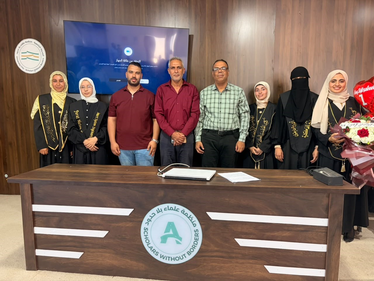 مشروع بحثي لطالبات من برنامجي الهندسة الكهربائية والأنظمة الذكية يستعرض نظام الصيدلية الذكية
